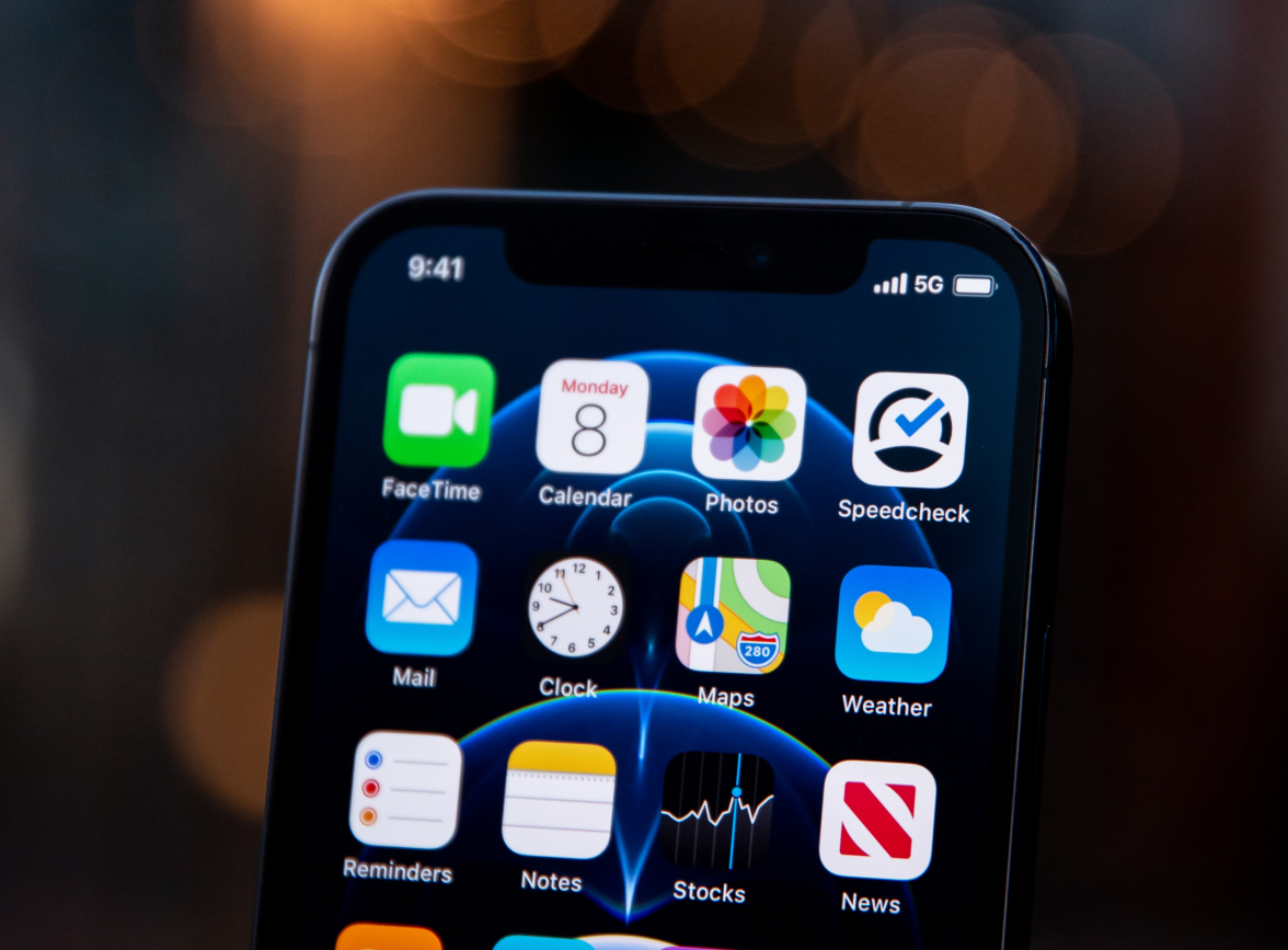 密云苹果手机维修分享为什么 iPhone 12 在冬季会自动关机 